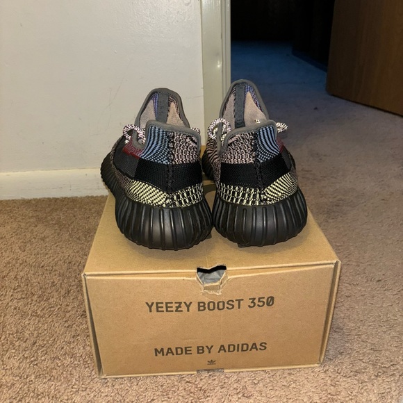 Yeezy 350 Yecheil made by Kanye authentic with laces that are reflective - Picture 2 of 5